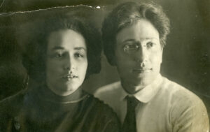 Мать - Эсфирь Борисовна (1901-1978) и отец – Павел Васильевич (1902-1928)